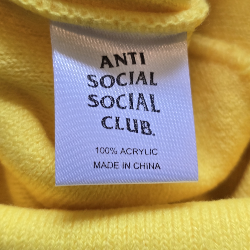 2026 Peanuts Zig Zag Beanie - Picture 2 of 4